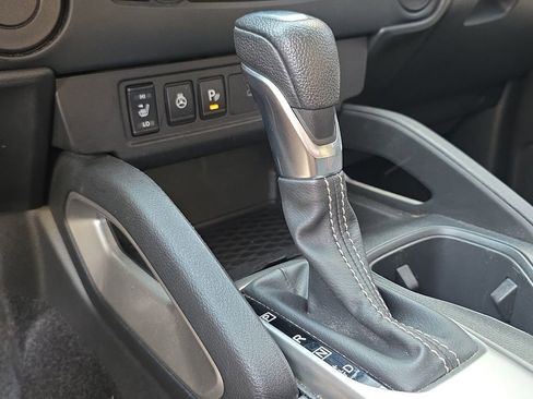 Certified 2022 Nissan Frontier SV RWD image 31