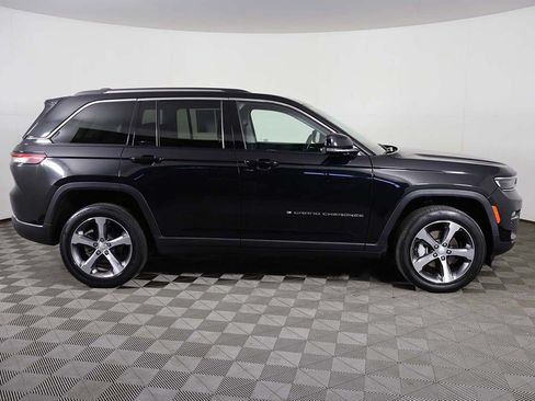 Used 2023 Jeep Grand Cherokee Limited AWD/4WD image 19