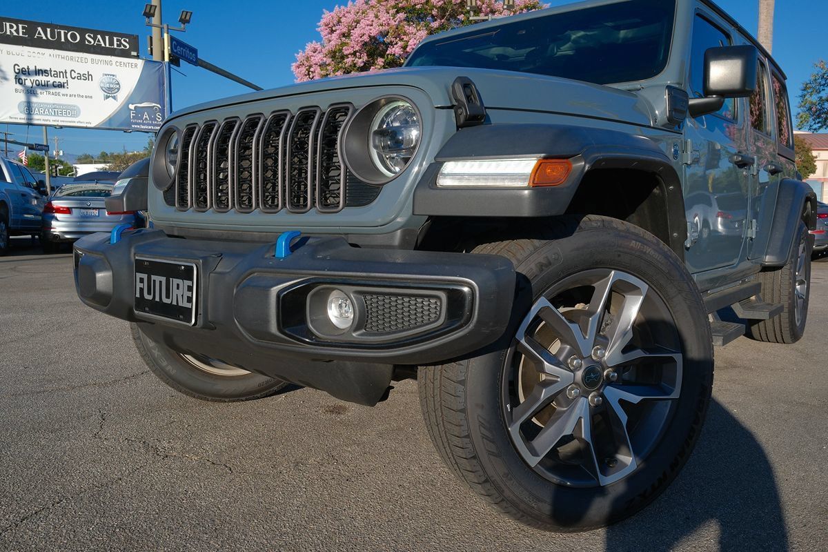 Used 2024 Jeep Wrangler Unlimited w/ Technology Group AWD/4WD image 7