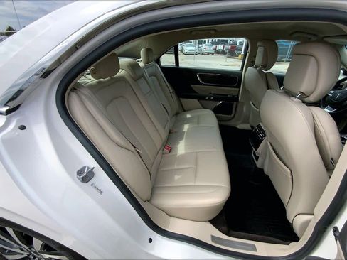 Used 2017 Lincoln Continental Premiere image 20