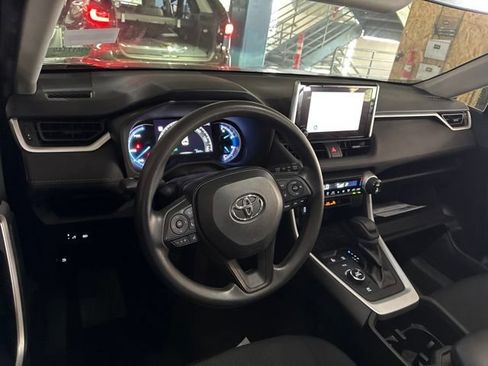 Used 2024 Toyota RAV4 LE AWD/4WD image 7