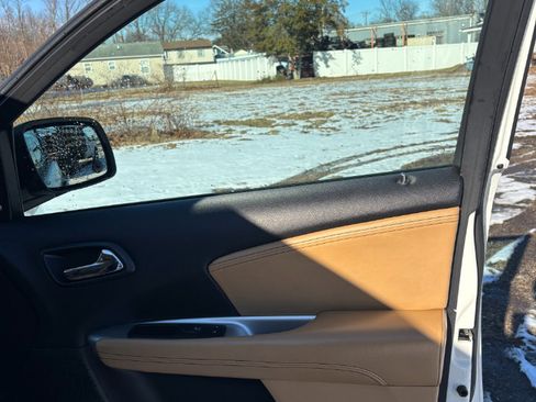 Used 2011 Dodge Journey Lux image 28