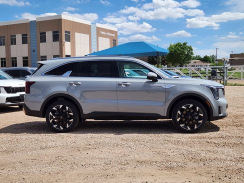 New 2026 Kia Sorento EX AWD/4WD image 2