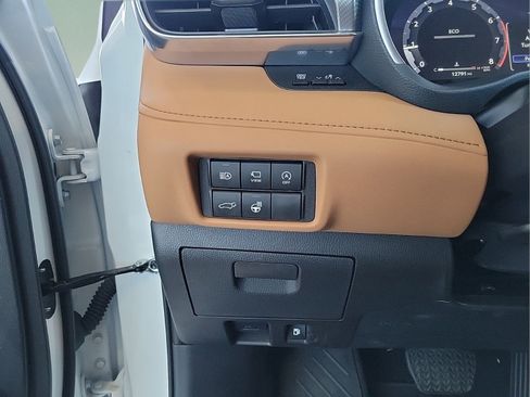 Used 2024 Toyota Highlander Platinum FWD image 22