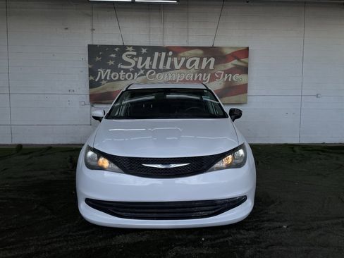 Used 2018 Chrysler Pacifica L image 8