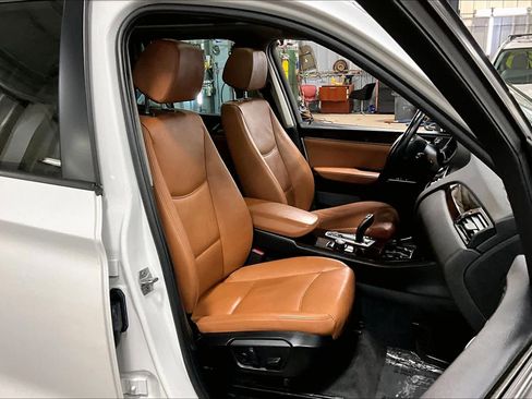 Used 2017 BMW X3 xDrive28i image 8