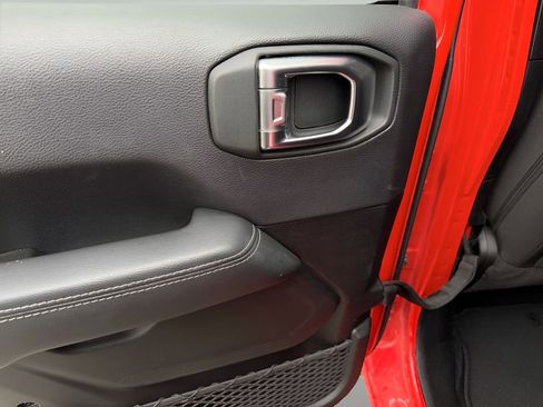 Used 2023 Jeep Wrangler Sahara image 27