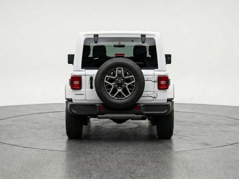Used 2025 Jeep Wrangler Sahara image 7