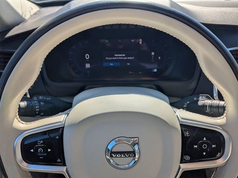 Used 2023 Volvo XC90 B5 Plus image 28