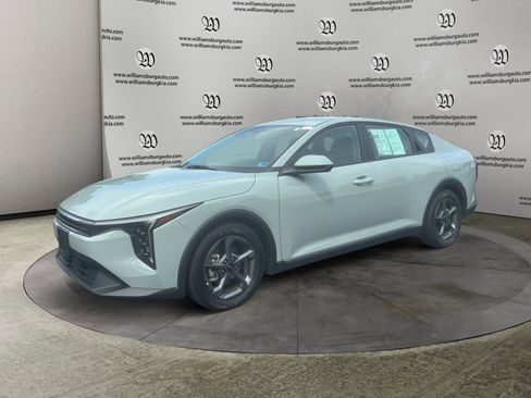 Used 2025 Kia K4 FWD image 1