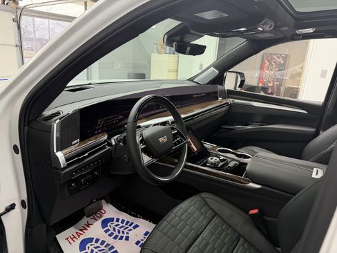 Used 2025 Cadillac Escalade Sport Platinum w/ LPO, ONYX Package image 15