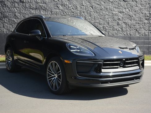 Certified 2026 Porsche Macan AWD/4WD image 9