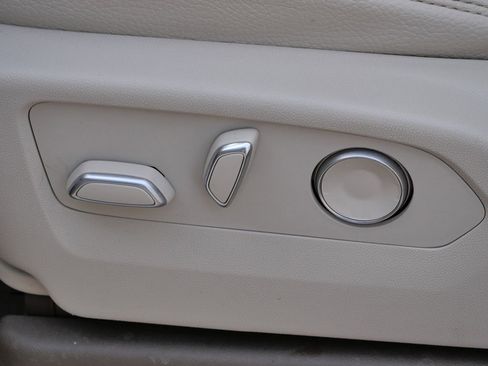 Used 2021 GMC Yukon Denali w/ Denali Premium Package image 18