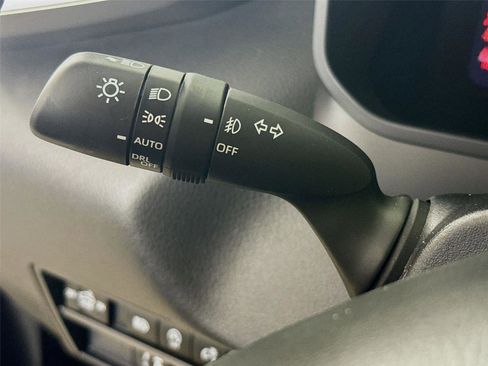 Used 2025 Toyota Tundra Limited AWD/4WD image 5