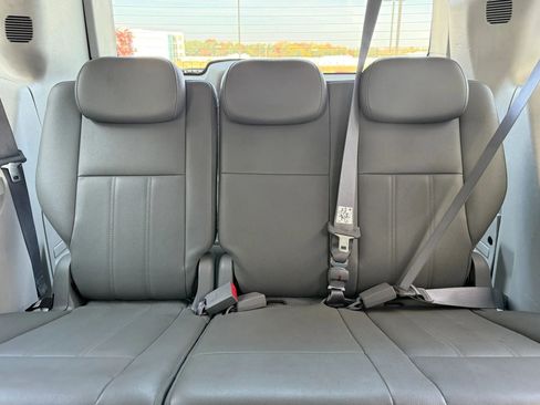 Used 2010 Chrysler Town & Country Touring image 19