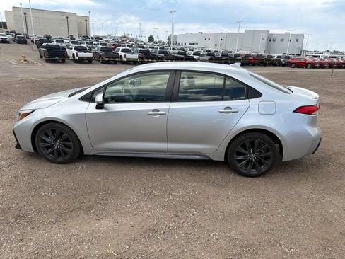 Used 2024 Toyota Corolla SE FWD image 2