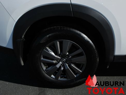 Used 2025 Nissan Pathfinder S image 3