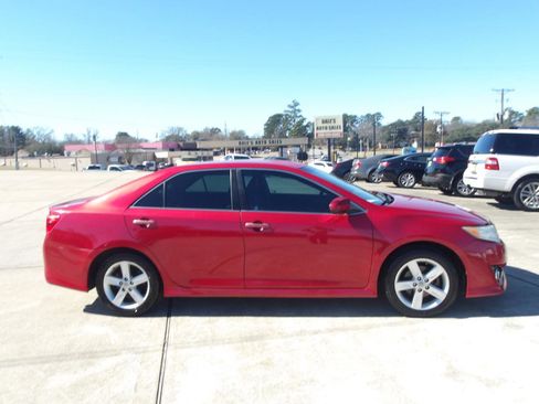 Used 2014 Toyota Camry SE image 5