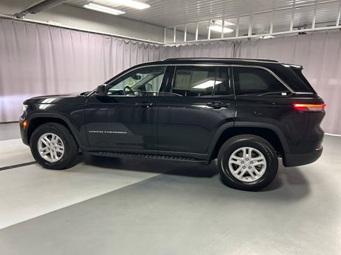 Used 2023 Jeep Grand Cherokee Laredo AWD/4WD image 4