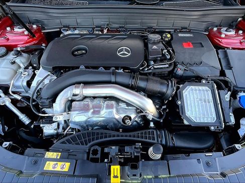 Used 2025 Mercedes-Benz GLB 250 image 32