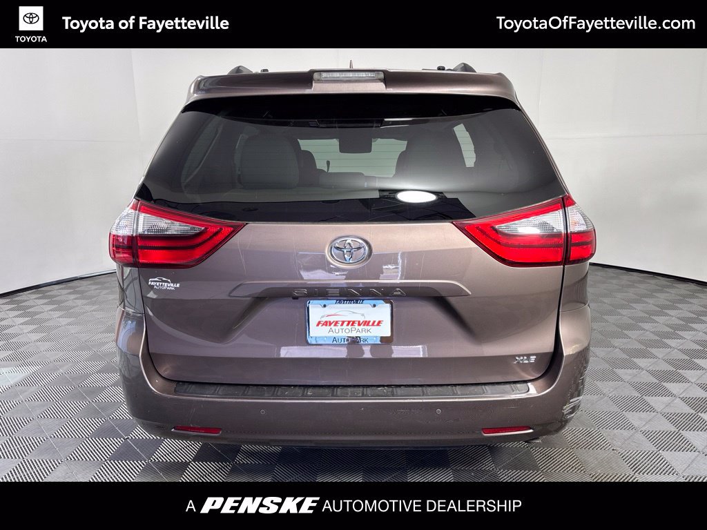 Used 2020 Toyota Sienna XLE w/ XLE Navigation Package FWD image 9