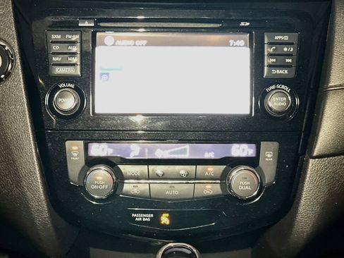 Used 2017 Nissan Rogue SV AWD/4WD image 13