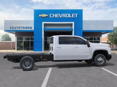 New 2025 Chevrolet Silverado 3500 W/T image 29