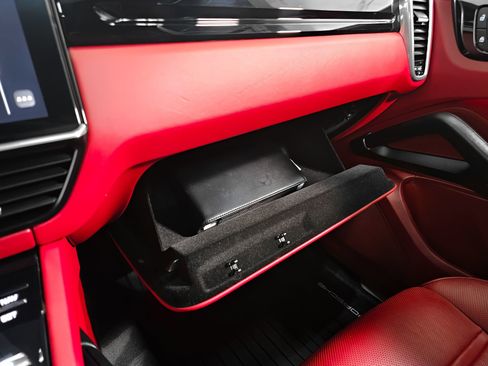 Used 2022 Porsche Cayenne Coupe image 31