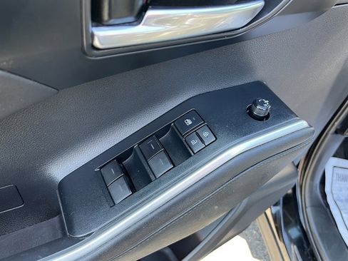 Used 2020 Toyota Highlander XLE AWD/4WD image 18