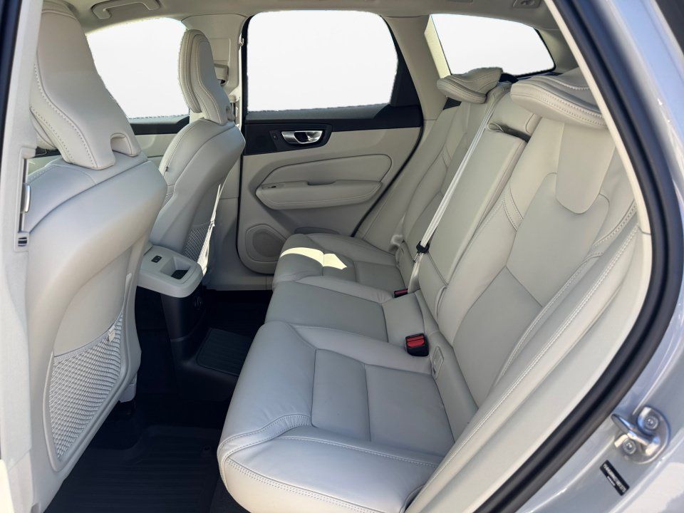 Used 2025 Volvo XC60 T8 Ultra w/ Protection Package Premier AWD/4WD image 13