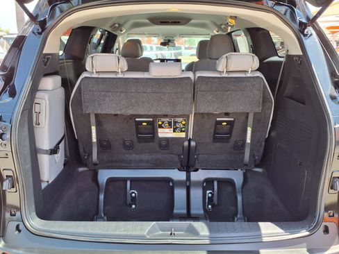 Certified 2025 Toyota Sienna LE FWD image 7