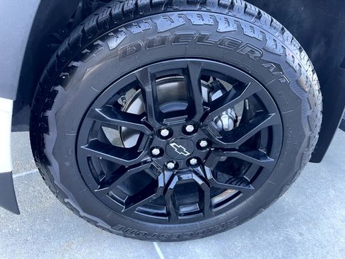 Used 2024 Chevrolet Colorado Z71 w/ LPO, Dark Essentials Package AWD/4WD image 6