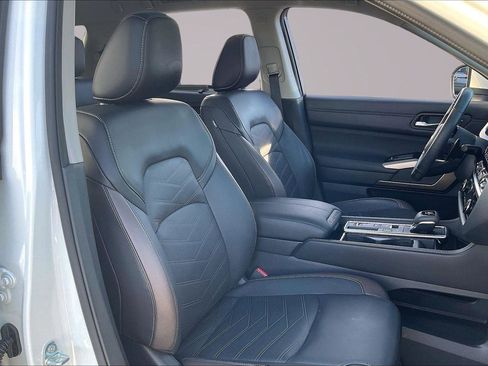 Used 2024 Nissan Pathfinder Platinum w/ Cargo Package image 7