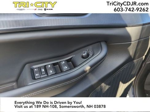 New 2025 Jeep Grand Cherokee Altitude image 11