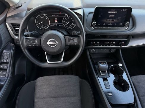 Used 2023 Nissan Rogue SV image 11