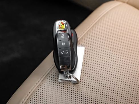 Used 2022 Porsche Macan S AWD/4WD image 53
