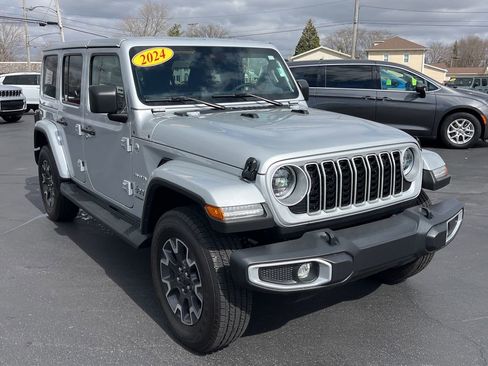 Used 2024 Jeep Wrangler Sahara w/ Safety Group image 5