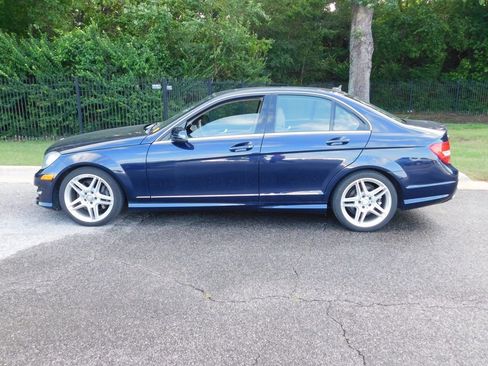 Used 2014 Mercedes-Benz C 300 4MATIC Sedan image 2