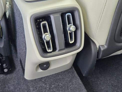 New 2026 Volvo XC40 B5 Ultra AWD/4WD image 16