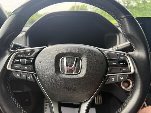 Used 2018 Honda Accord Sport image 6