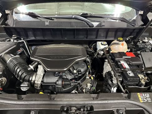 Used 2019 GMC Acadia SLT w/ LPO, Black Accent Package AWD/4WD image 25