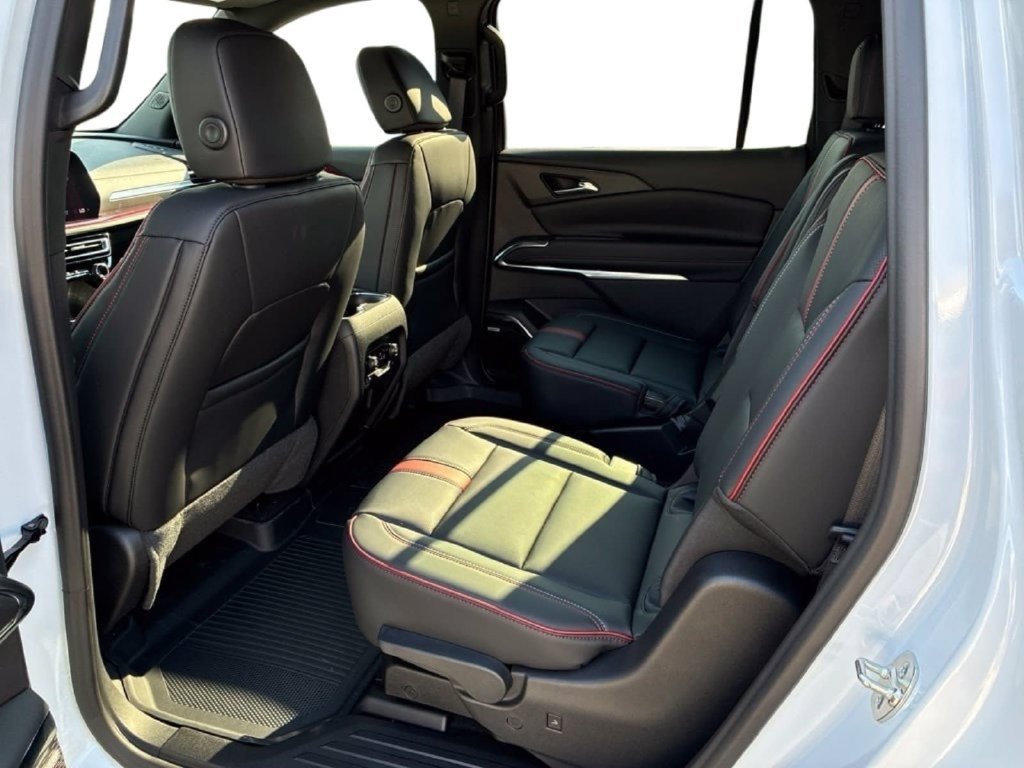 New 2027 Chevrolet Traverse RS w/ LPO, Floor Liner Package FWD image 14