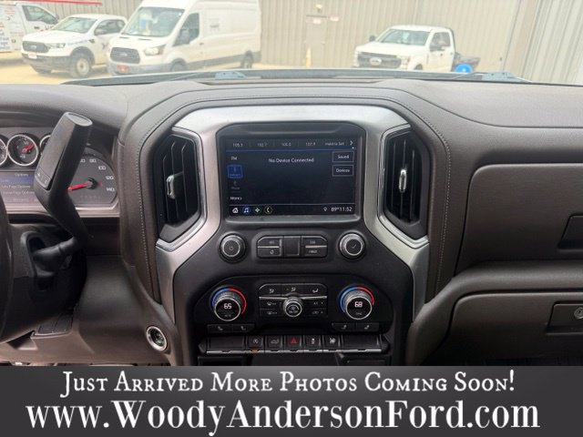Used 2020 Chevrolet Silverado 1500 RST w/ Texas Edition AWD/4WD image 11