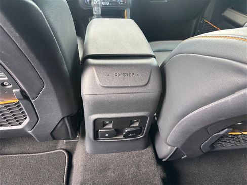 Used 2023 Ford Bronco Badlands image 24