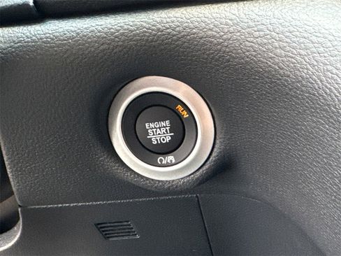 New 2025 Chrysler Pacifica Select image 30