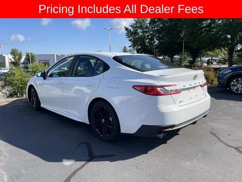 Used 2025 Toyota Camry SE FWD image 4