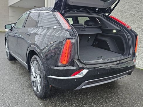 New 2026 Cadillac Optiq Luxury 2 image 8