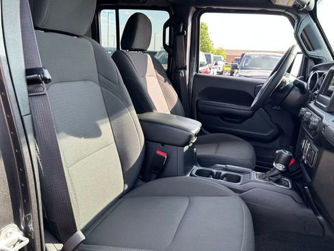 Used 2023 Jeep Gladiator Sport AWD/4WD image 23