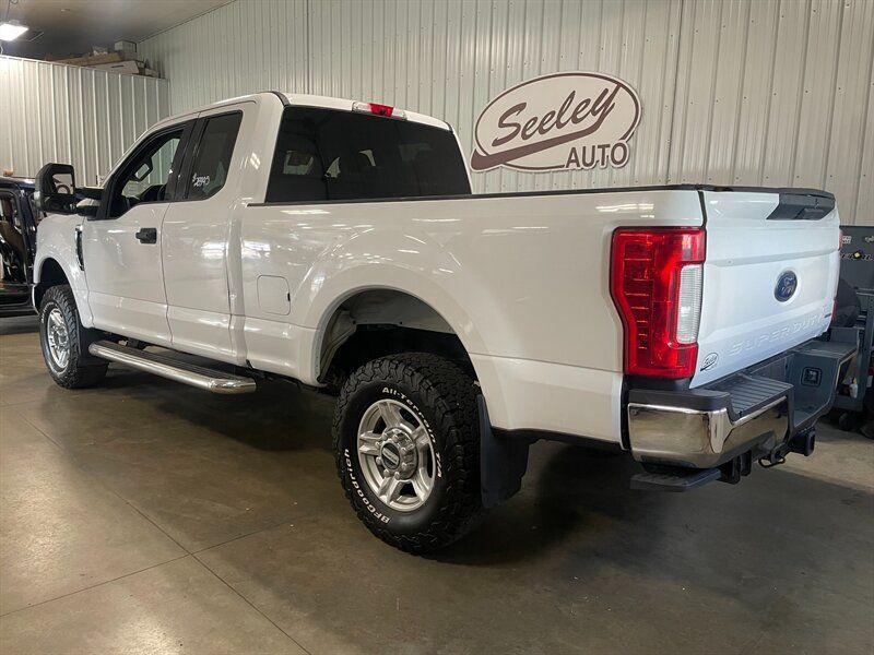 Used 2017 Ford F250 XLT AWD/4WD image 3