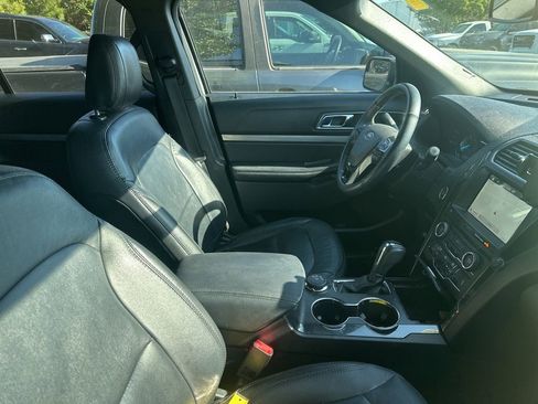 Used 2018 Ford Explorer XLT w/ Equipment Group 202A AWD/4WD image 3